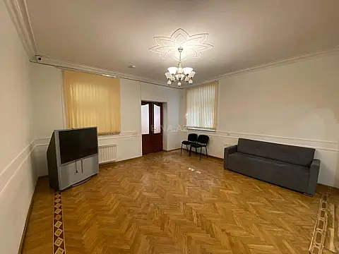 Satılır 9 otaqlı həyət evi 450 m²