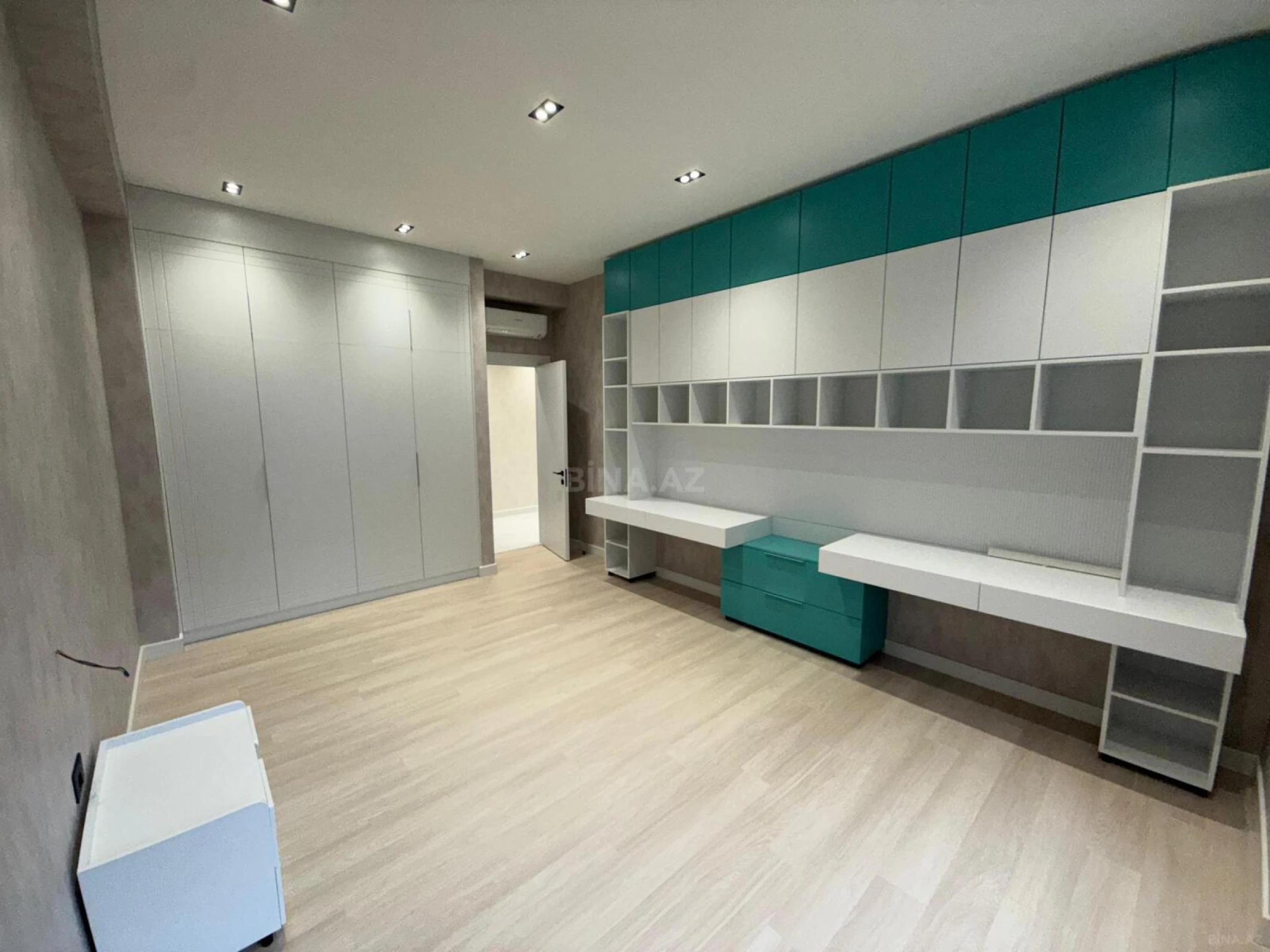 Kirayə verilir 4 otaqlı ofis 140 m²