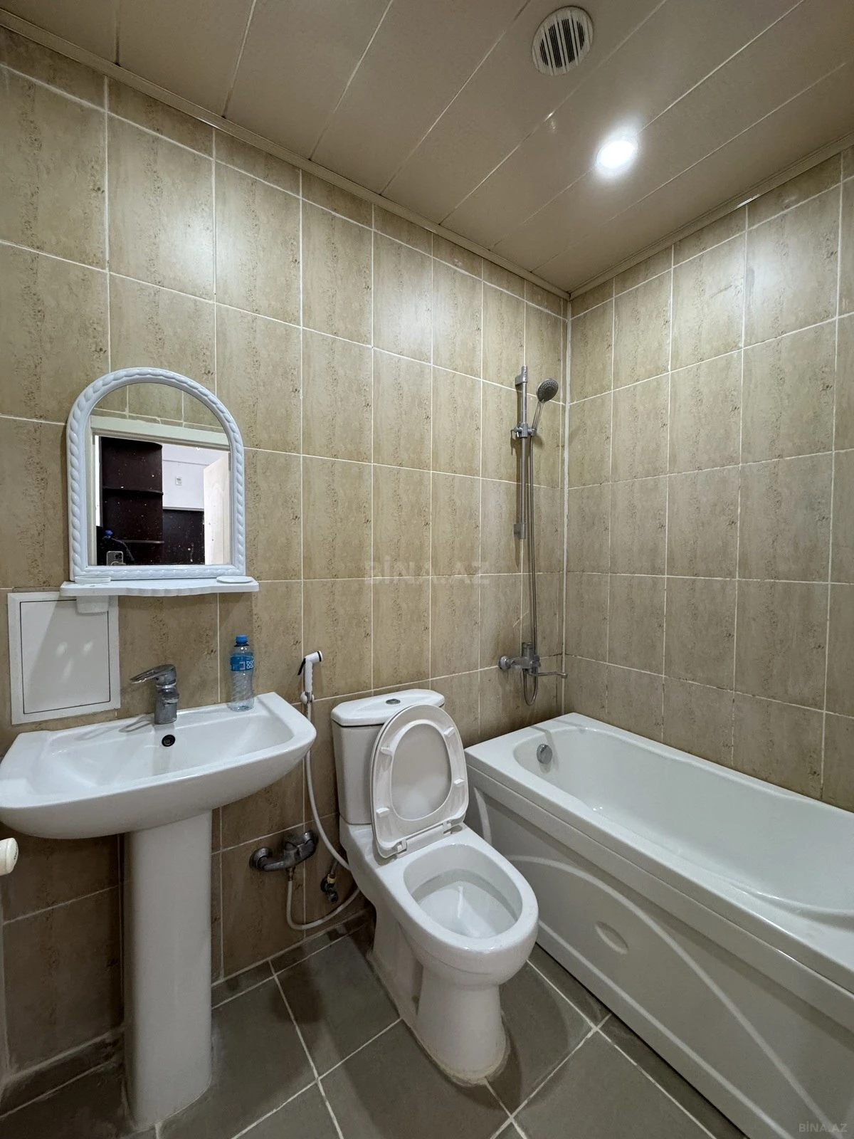 Kirayə verilir 2 otaqlı mənzil 60 m²