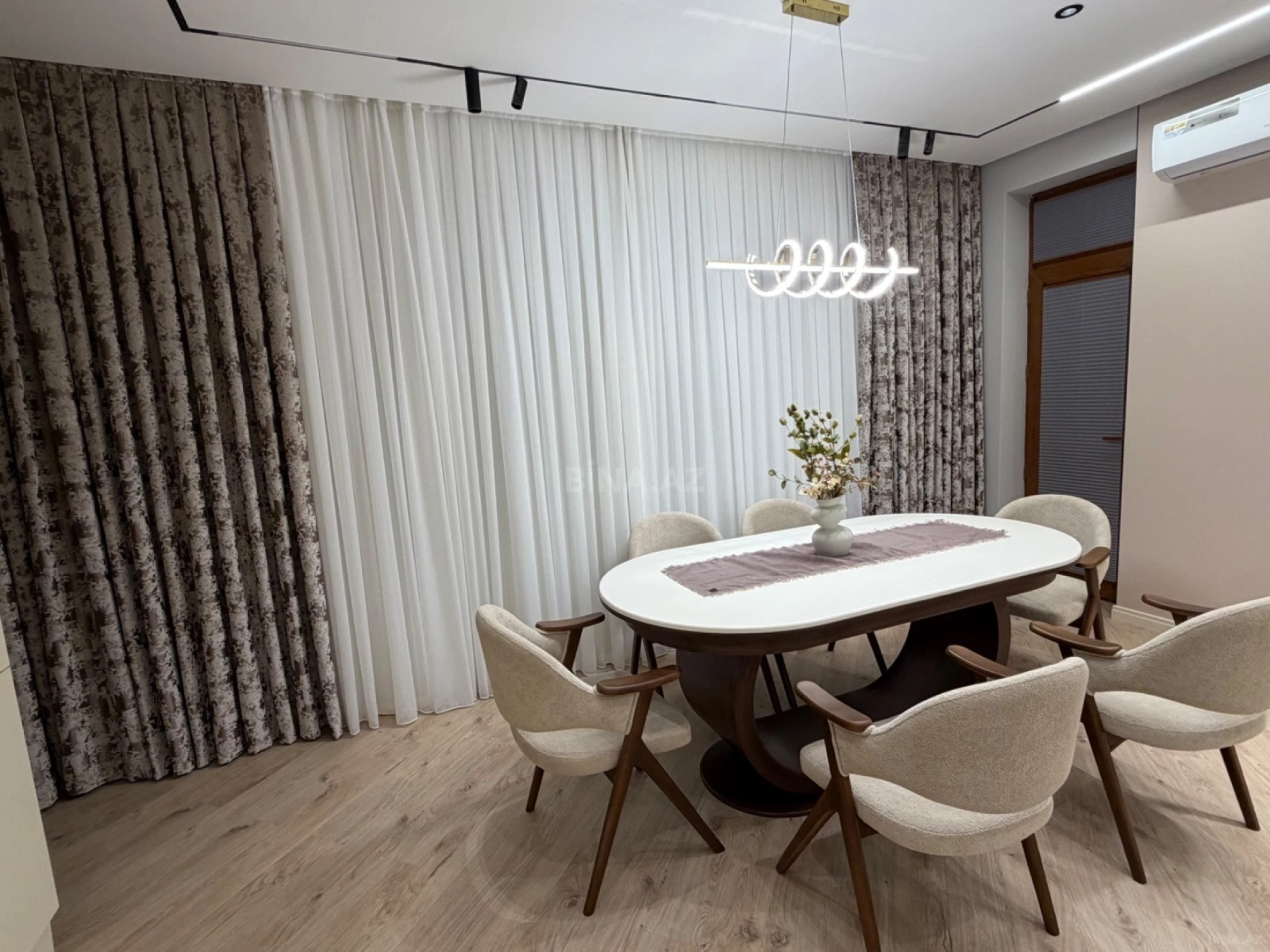 Kirayə verilir 3 otaqlı mənzil 135 m²