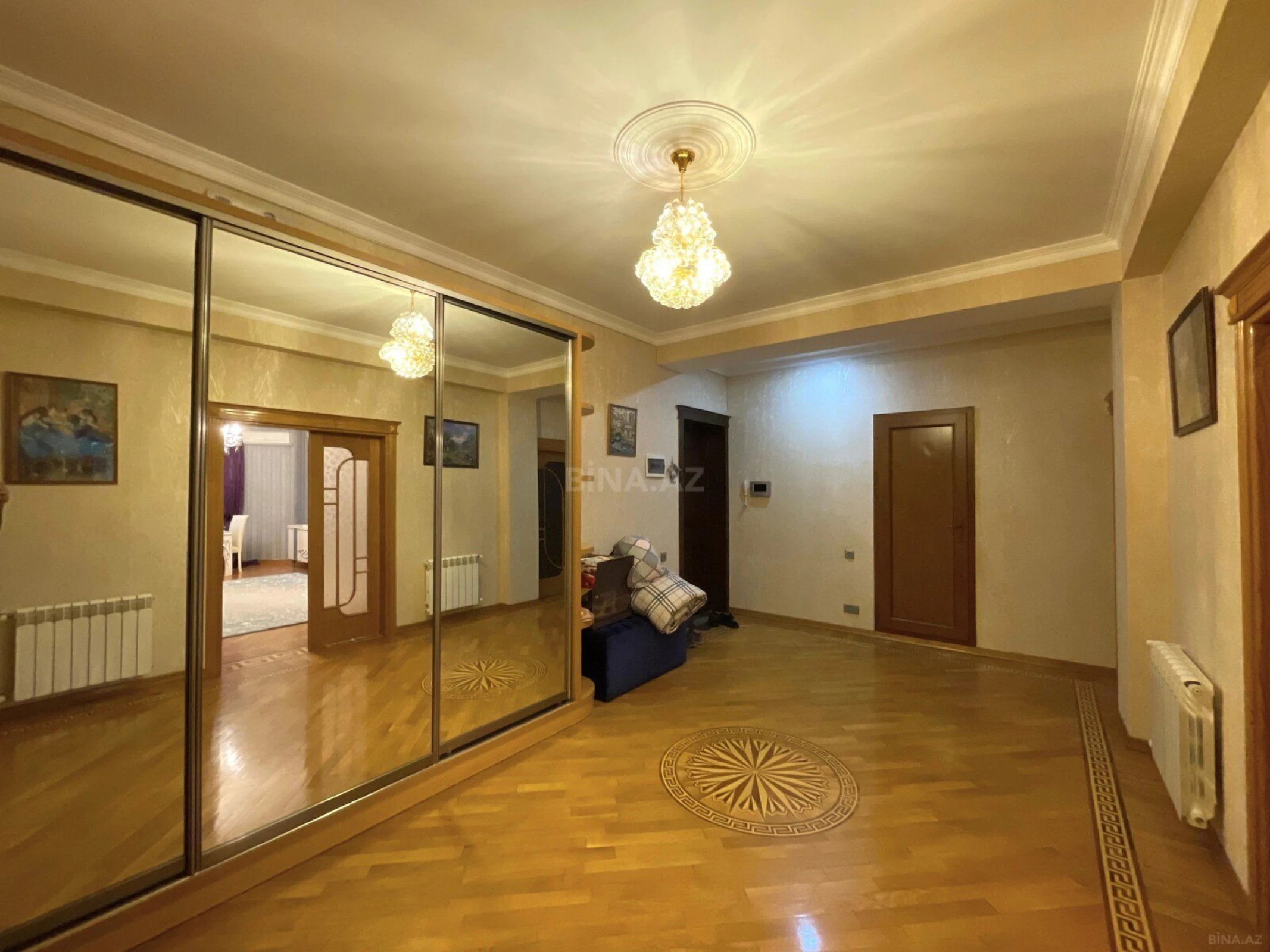 Kirayə verilir 2 otaqlı mənzil 116 m²