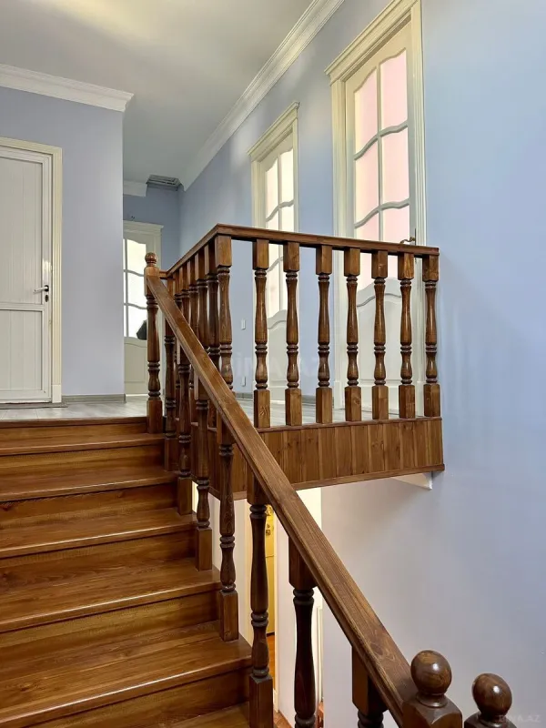 Satılır 5 otaqlı həyət evi 200 m²