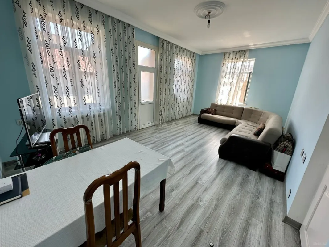 Satılır 5 otaqlı həyət evi 200 m²