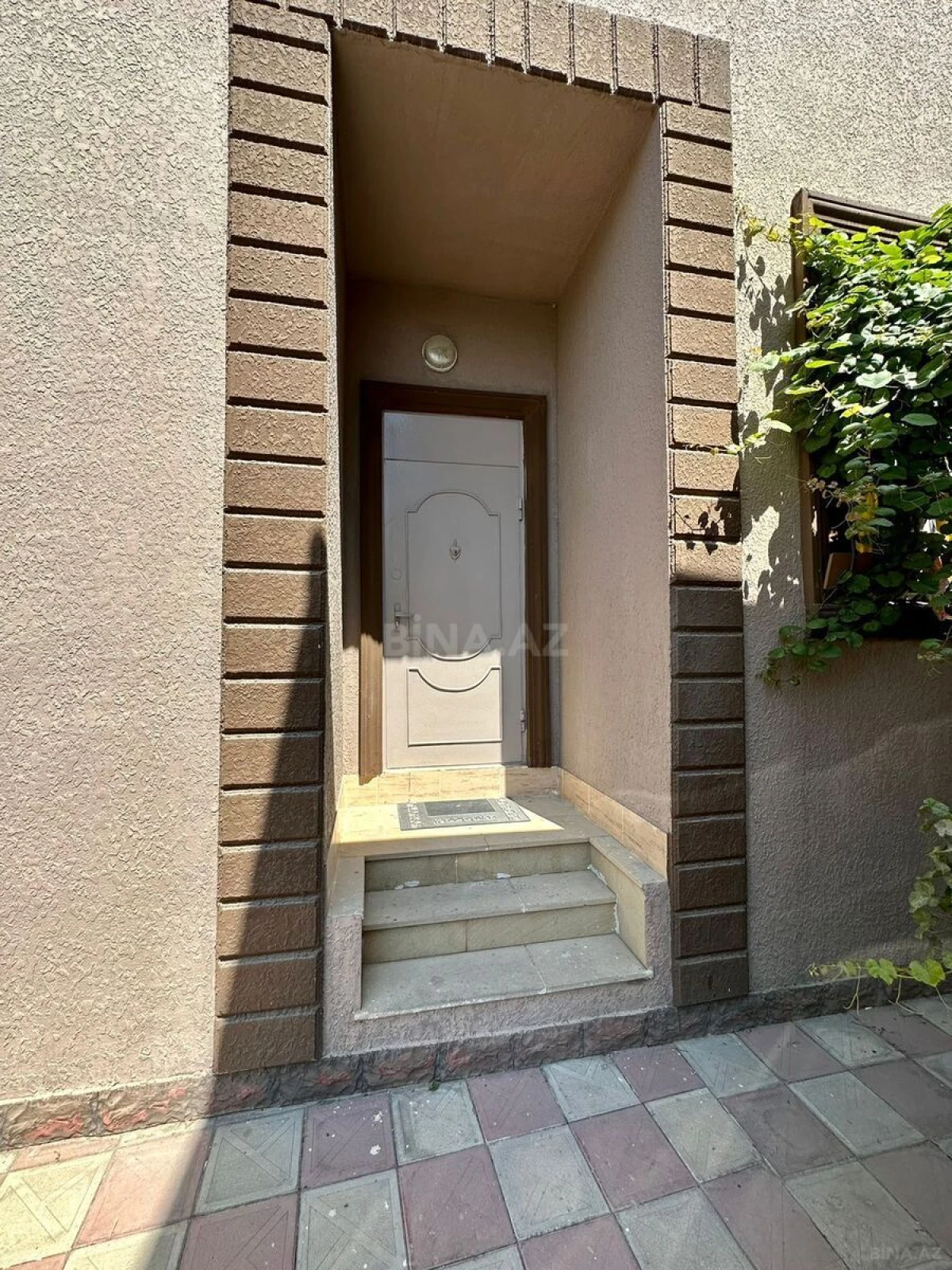 Satılır 5 otaqlı həyət evi 200 m²