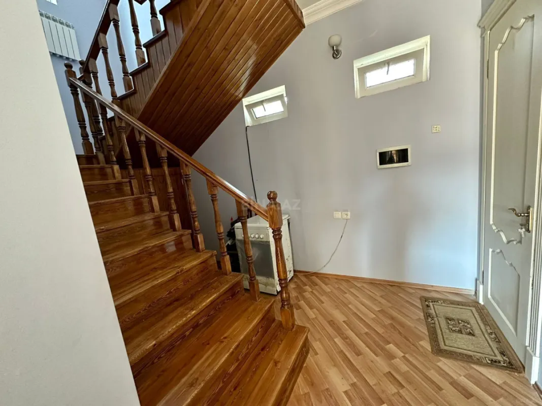 Satılır 5 otaqlı həyət evi 200 m²