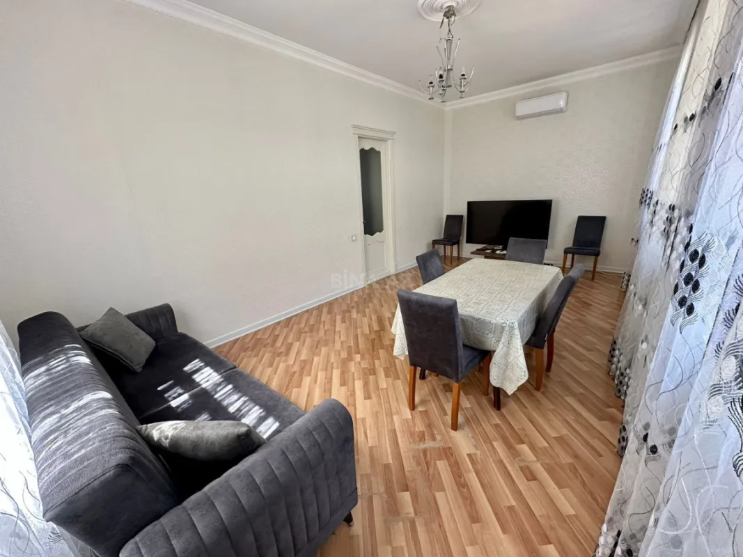 Satılır 5 otaqlı həyət evi 200 m²