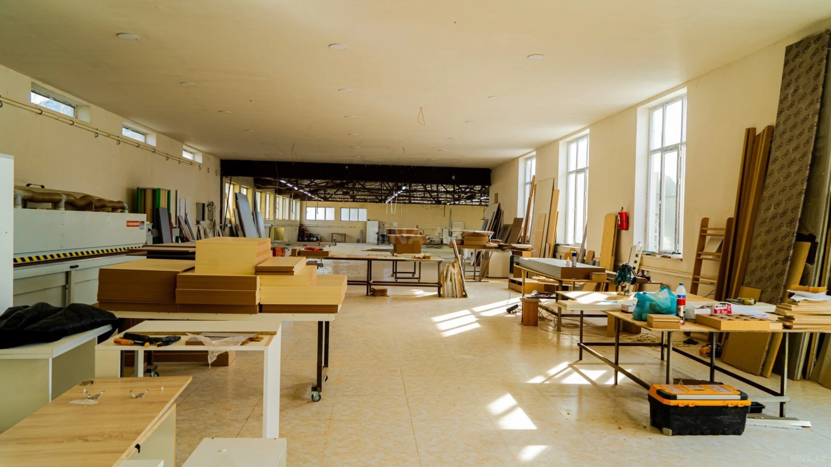 Satılır obyekt 2200 m²