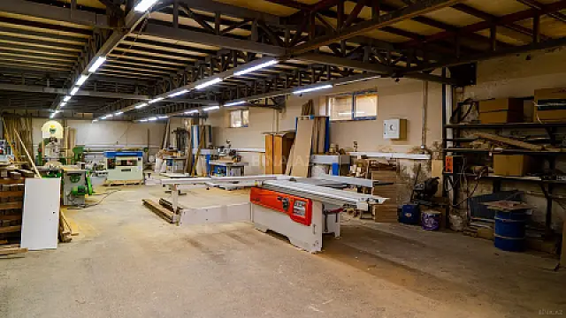 Satılır obyekt 2200 m²