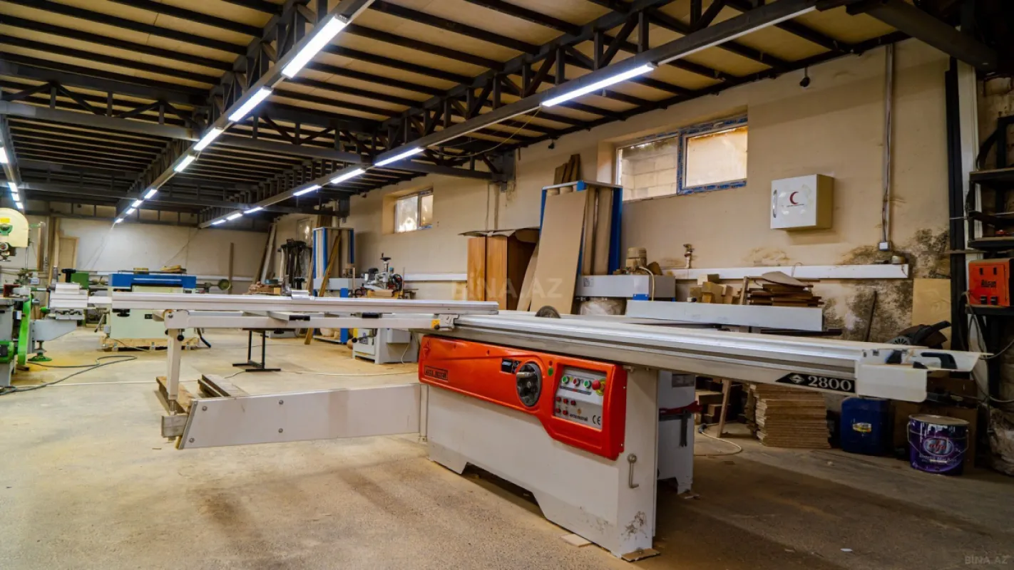 Satılır obyekt 2200 m²