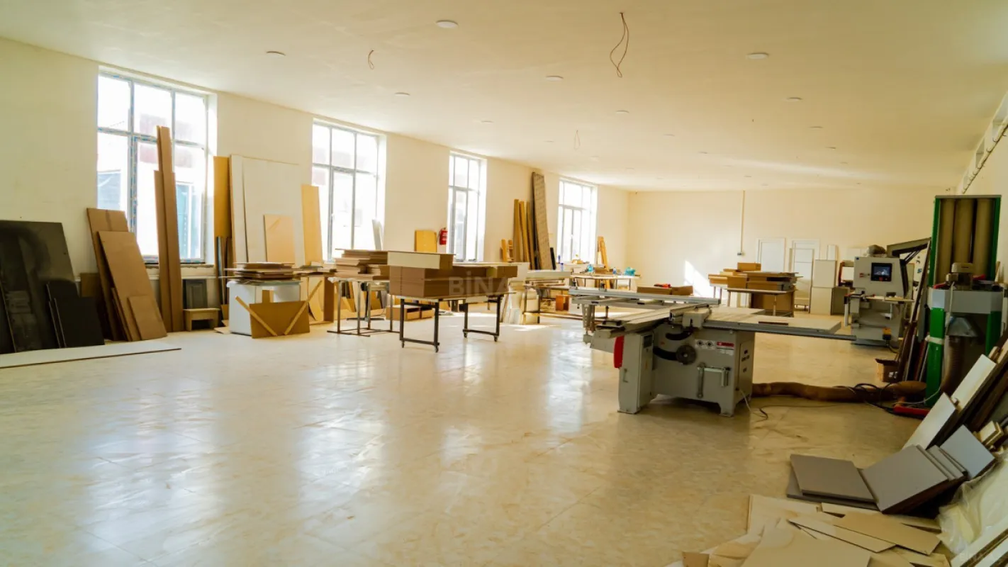 Satılır obyekt 2200 m²