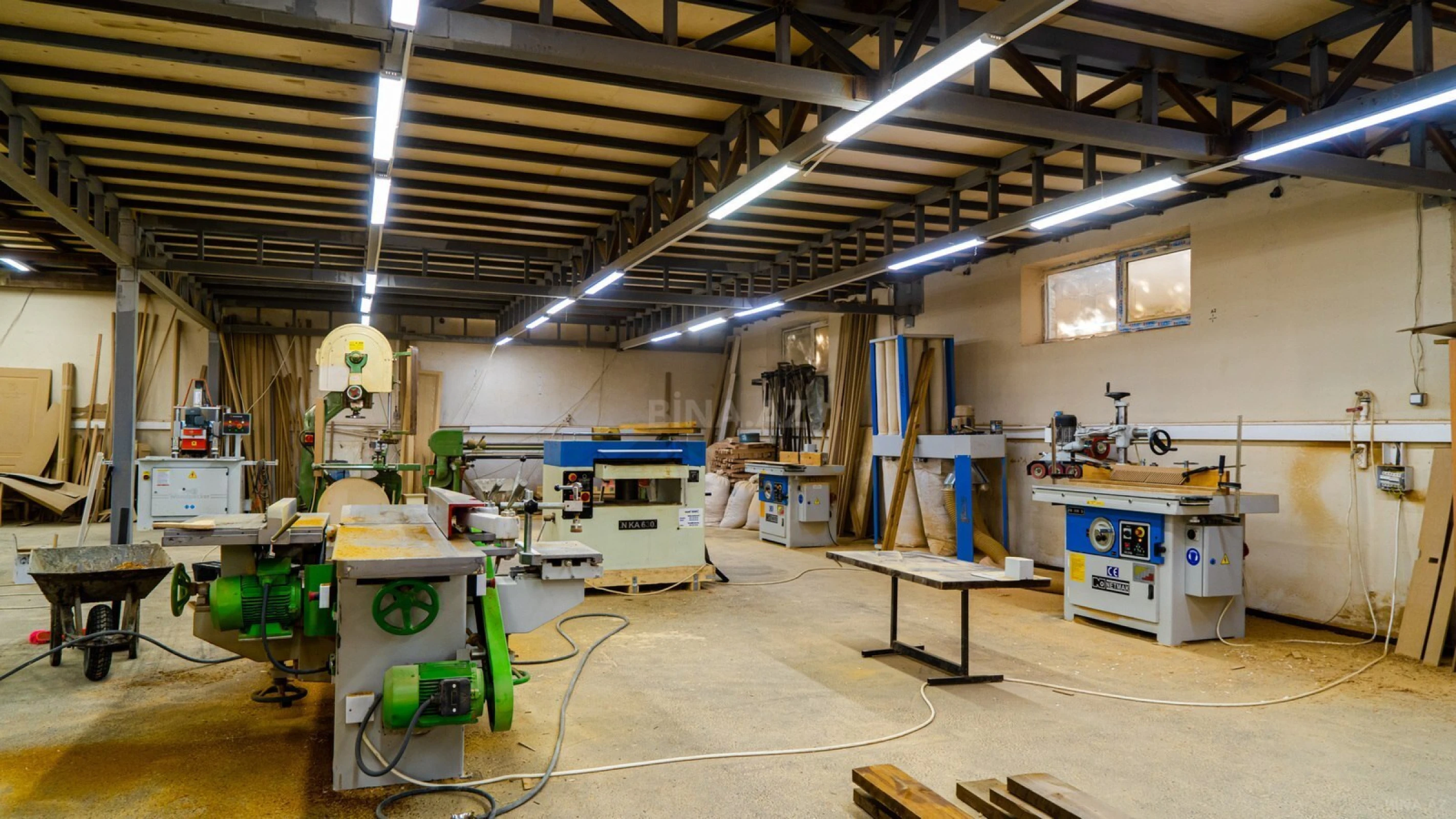 Satılır obyekt 2200 m²