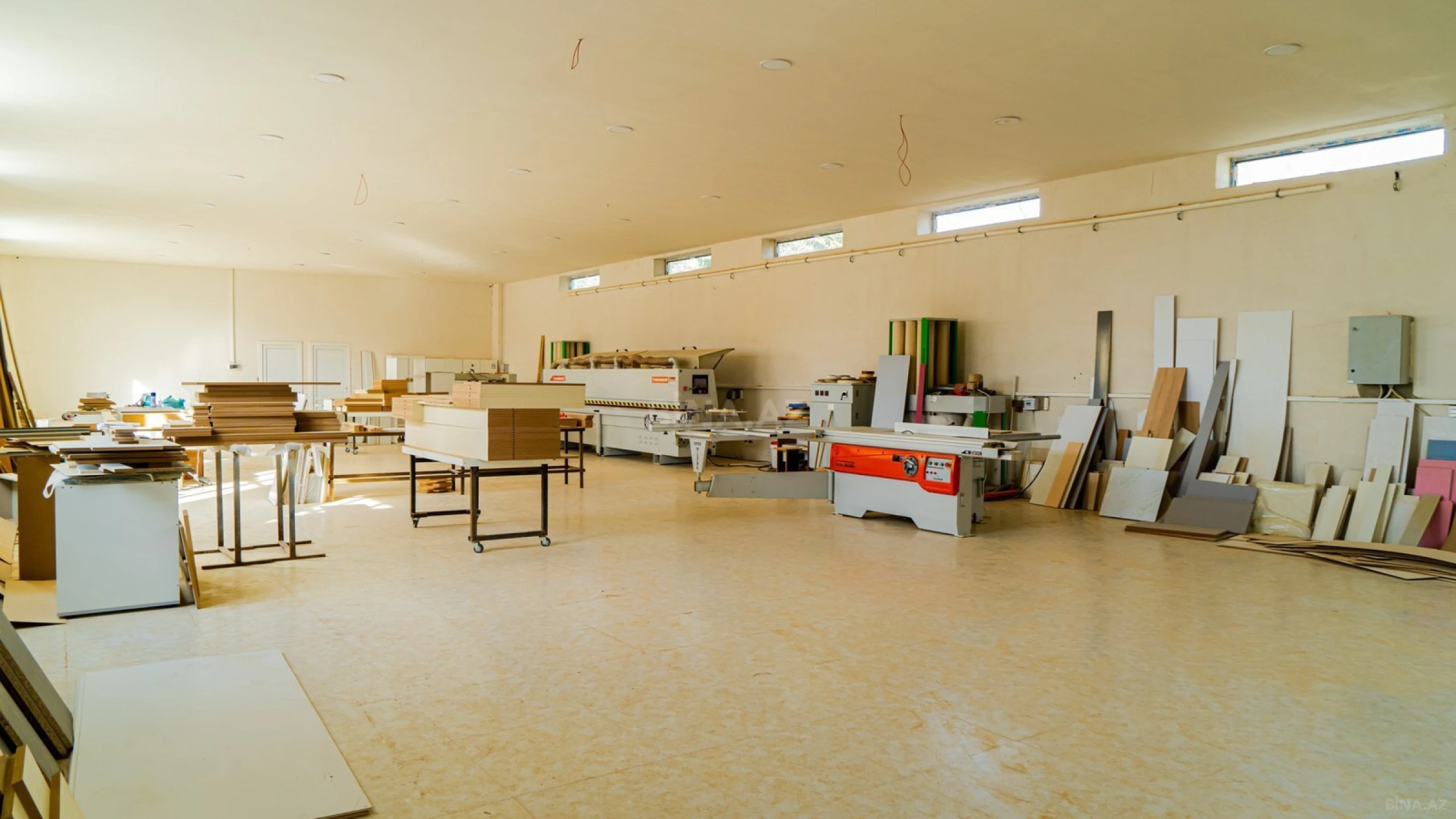 Satılır obyekt 2200 m²