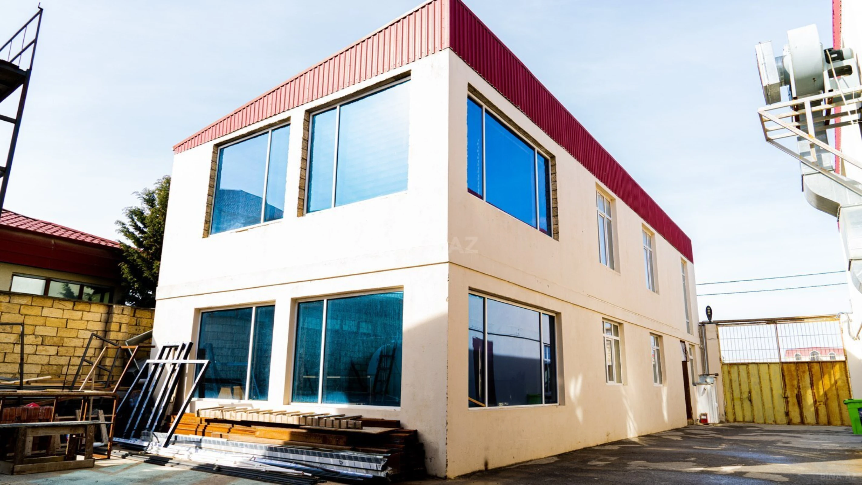 Satılır obyekt 2200 m²