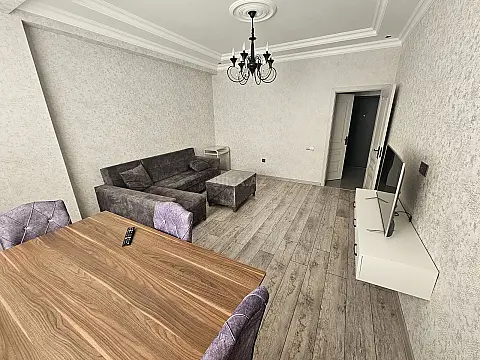 Kirayə verilir 2 otaqlı mənzil 85 m²
