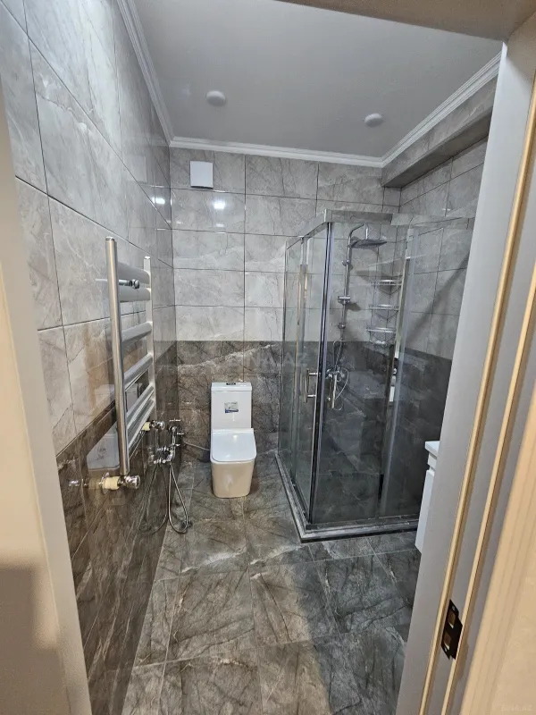 Kirayə verilir 2 otaqlı mənzil 85 m²