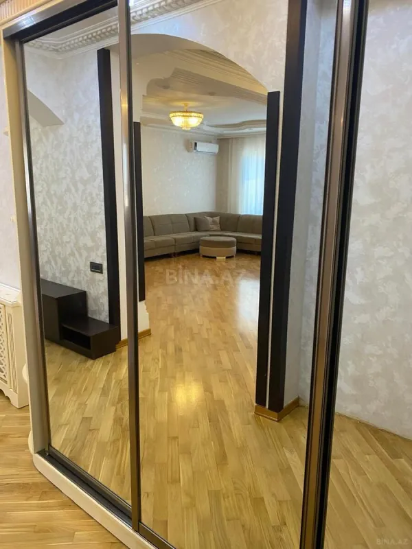 Satılır 3 otaqlı mənzil 115 m²