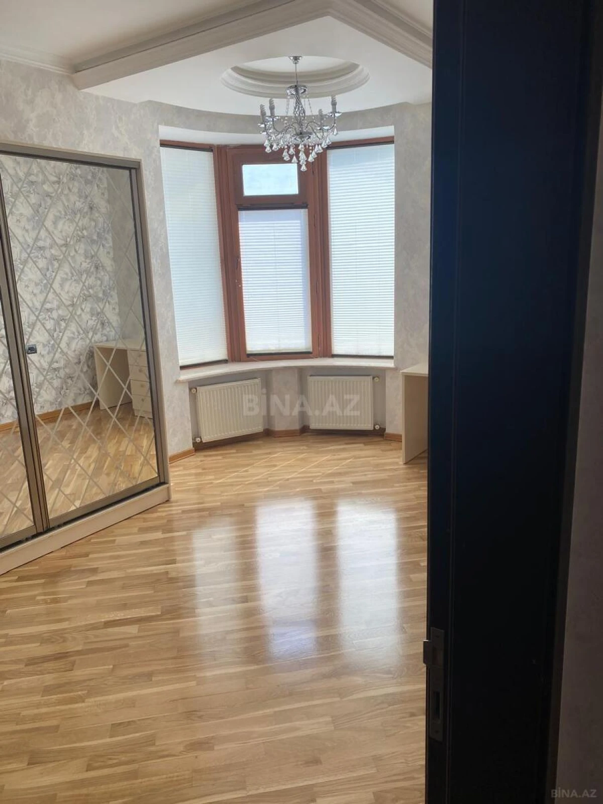 Satılır 3 otaqlı mənzil 115 m²