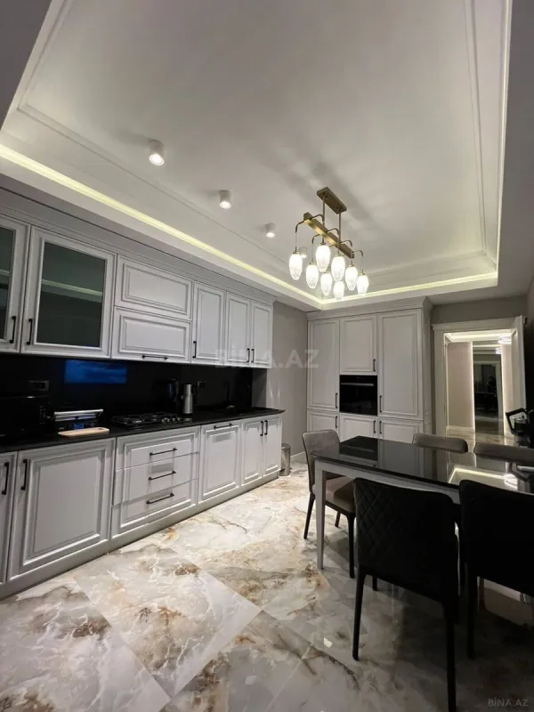 Kirayə verilir 4 otaqlı mənzil 235 m²