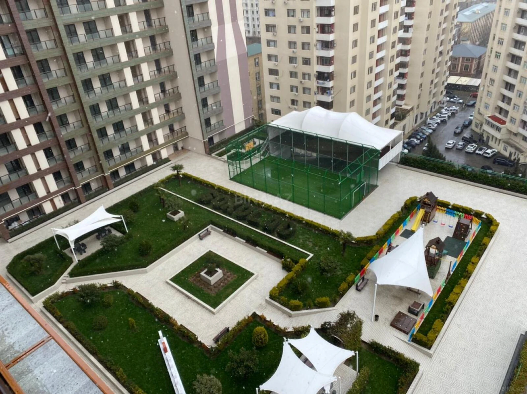 Kirayə verilir 4 otaqlı mənzil 235 m²