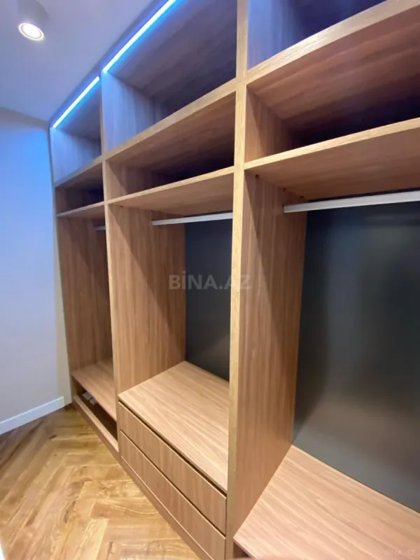 Kirayə verilir 4 otaqlı mənzil 235 m²