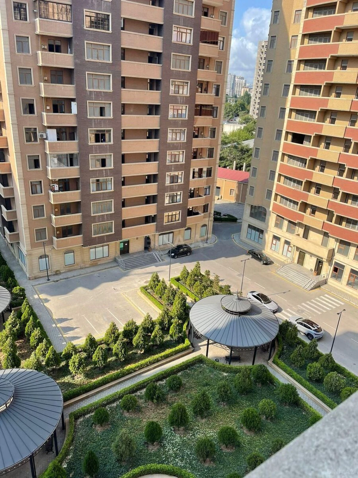 Satılır 4 otaqlı mənzil 186 m²