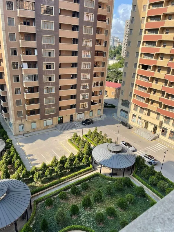 Satılır 4 otaqlı mənzil 186 m²