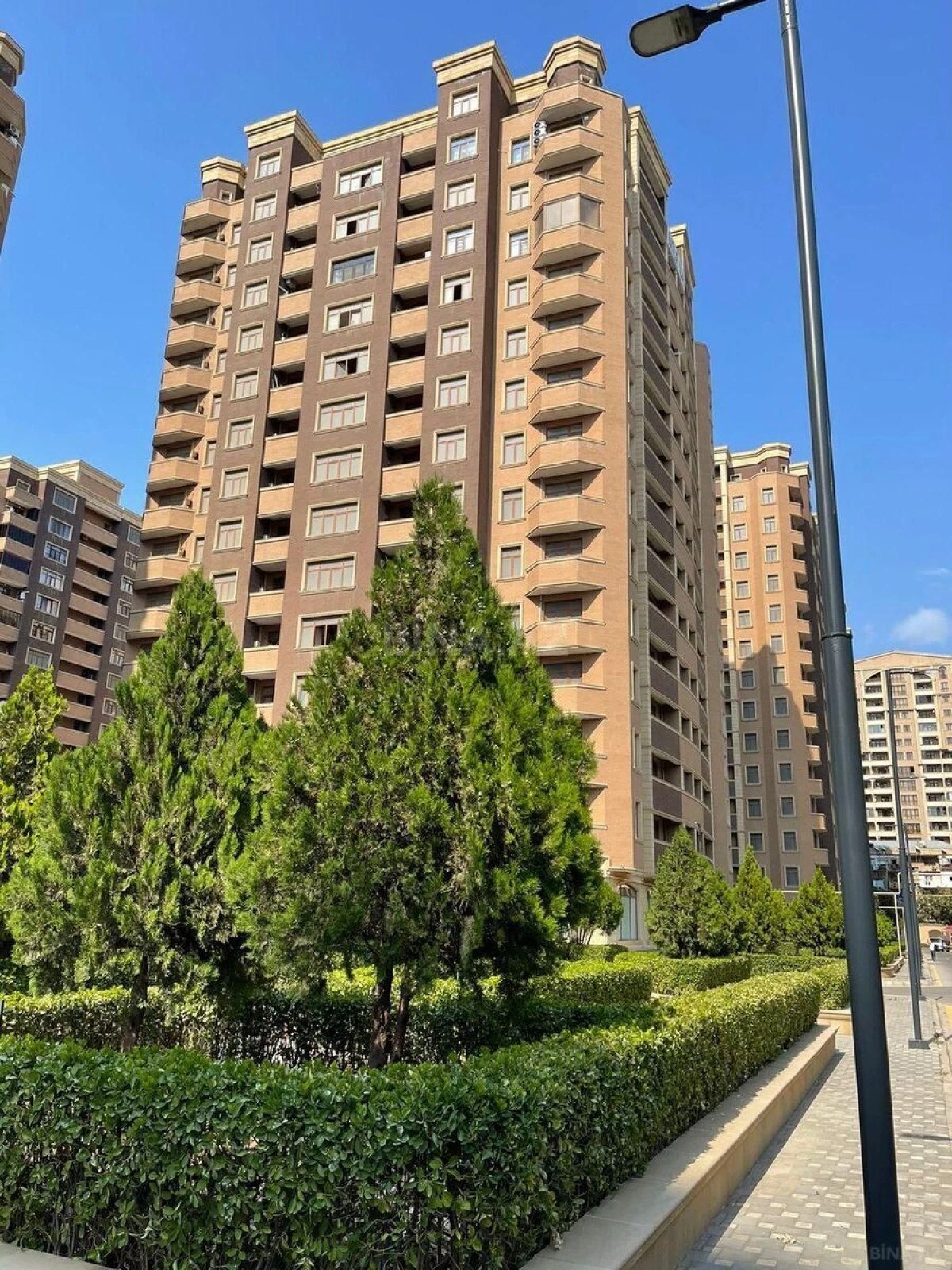 Satılır 4 otaqlı mənzil 186 m²