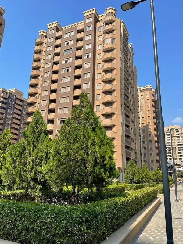 Satılır 4 otaqlı mənzil 186 m²
