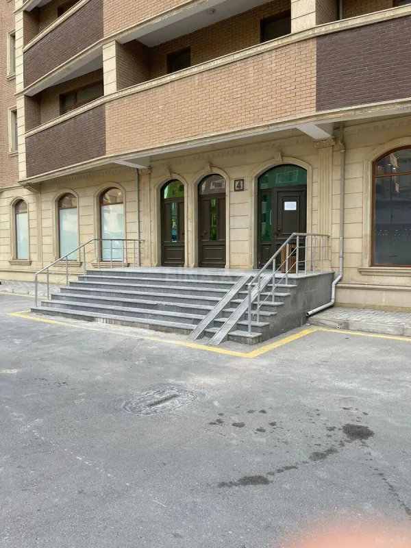 Satılır 4 otaqlı mənzil 186 m²