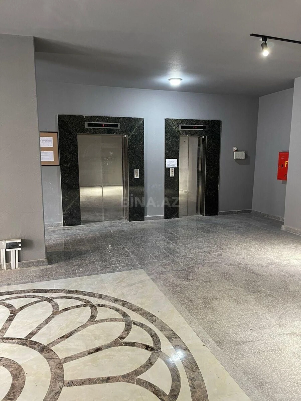 Satılır 4 otaqlı mənzil 186 m²