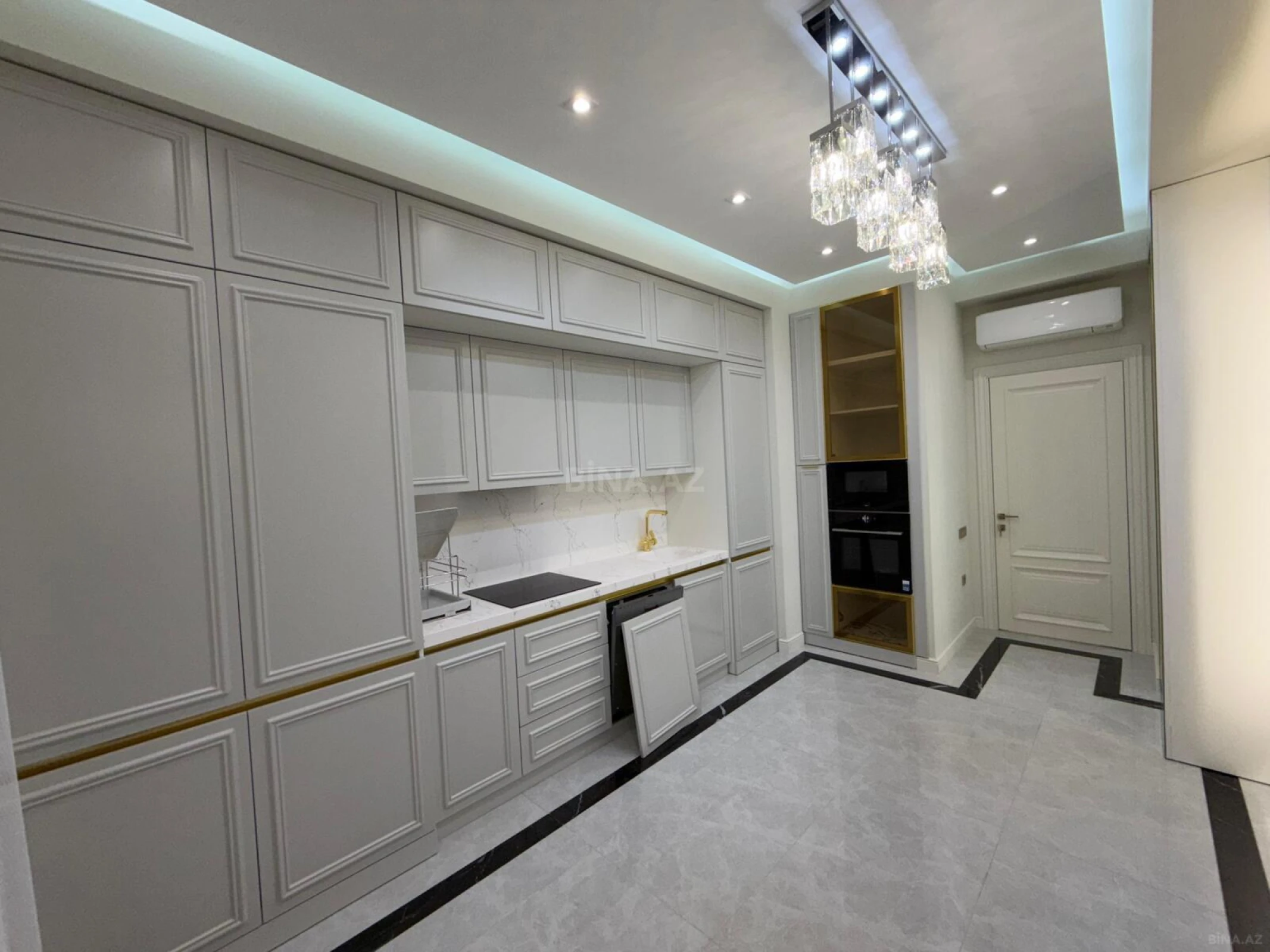 Kirayə verilir 3 otaqlı mənzil 140 m²