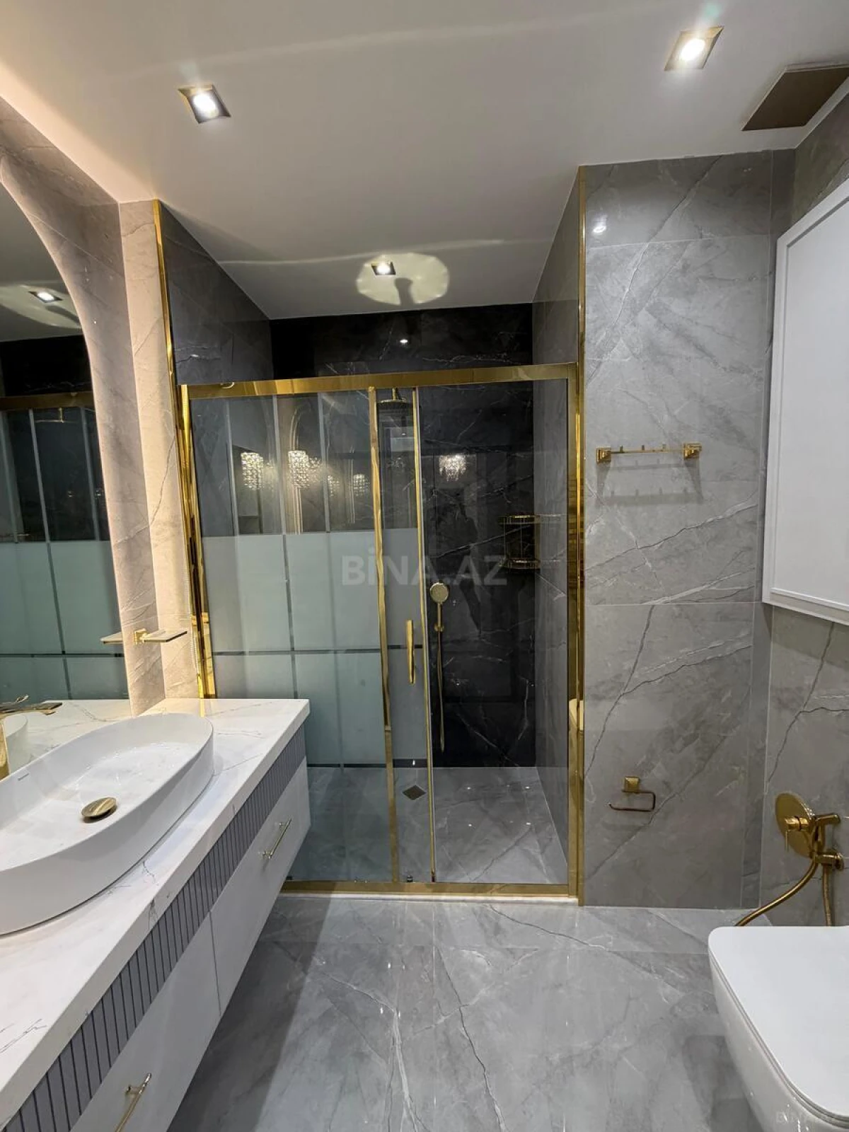 Kirayə verilir 3 otaqlı mənzil 140 m²