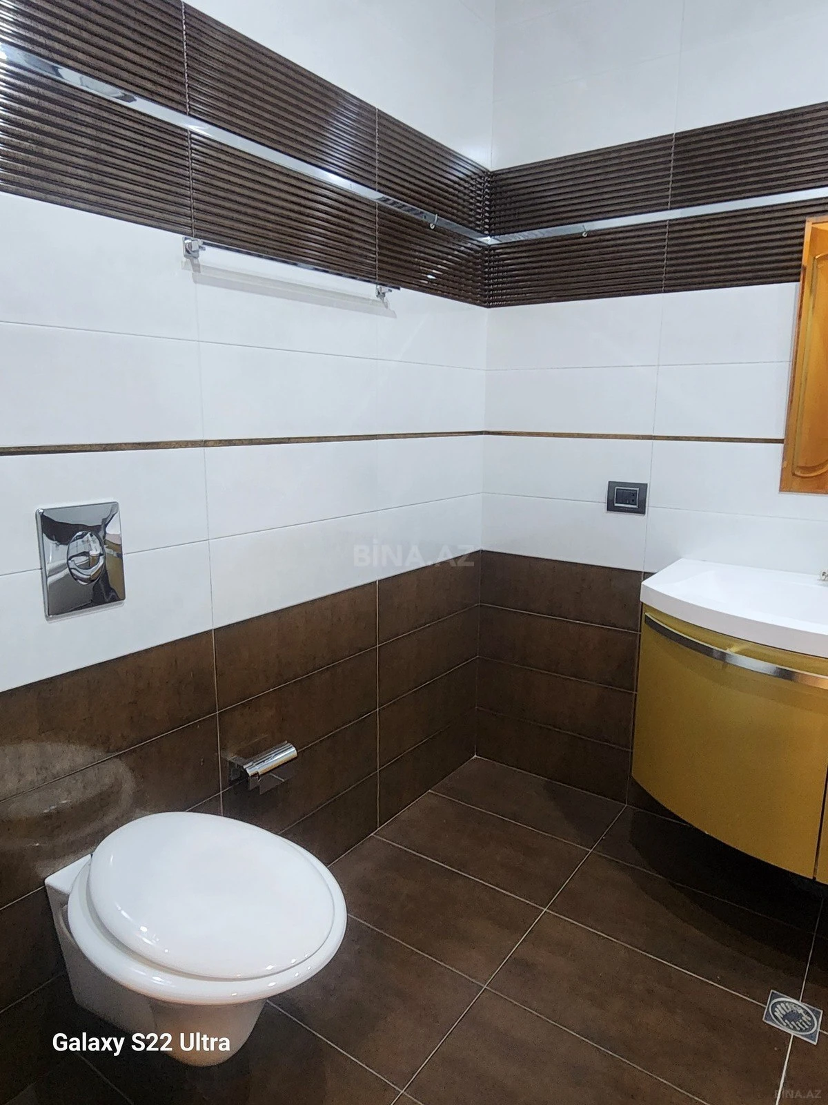 Satılır 4 otaqlı mənzil 240 m²