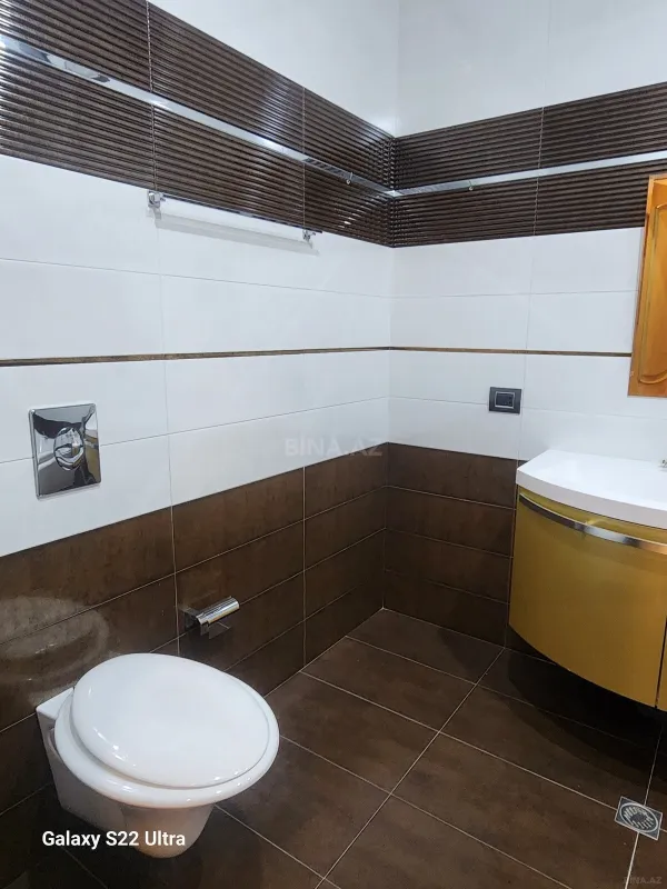 Satılır 4 otaqlı mənzil 240 m²