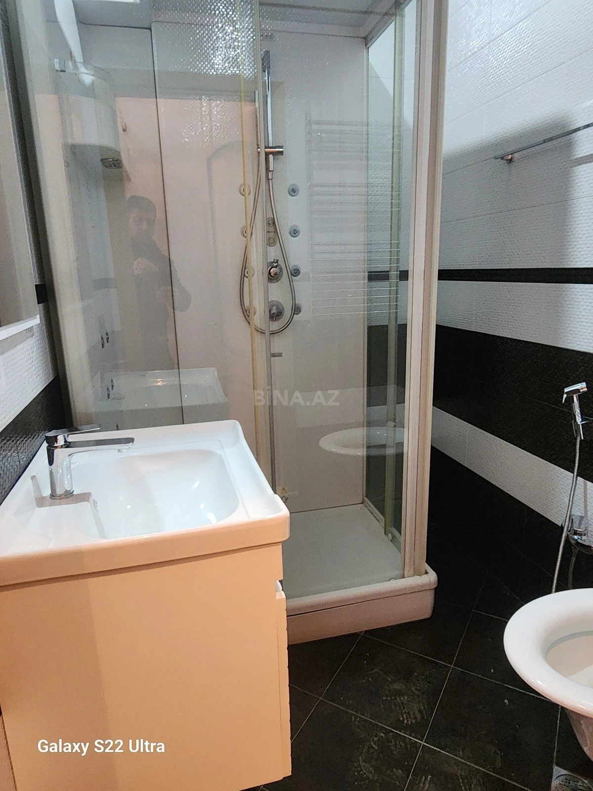 Satılır 4 otaqlı mənzil 240 m²