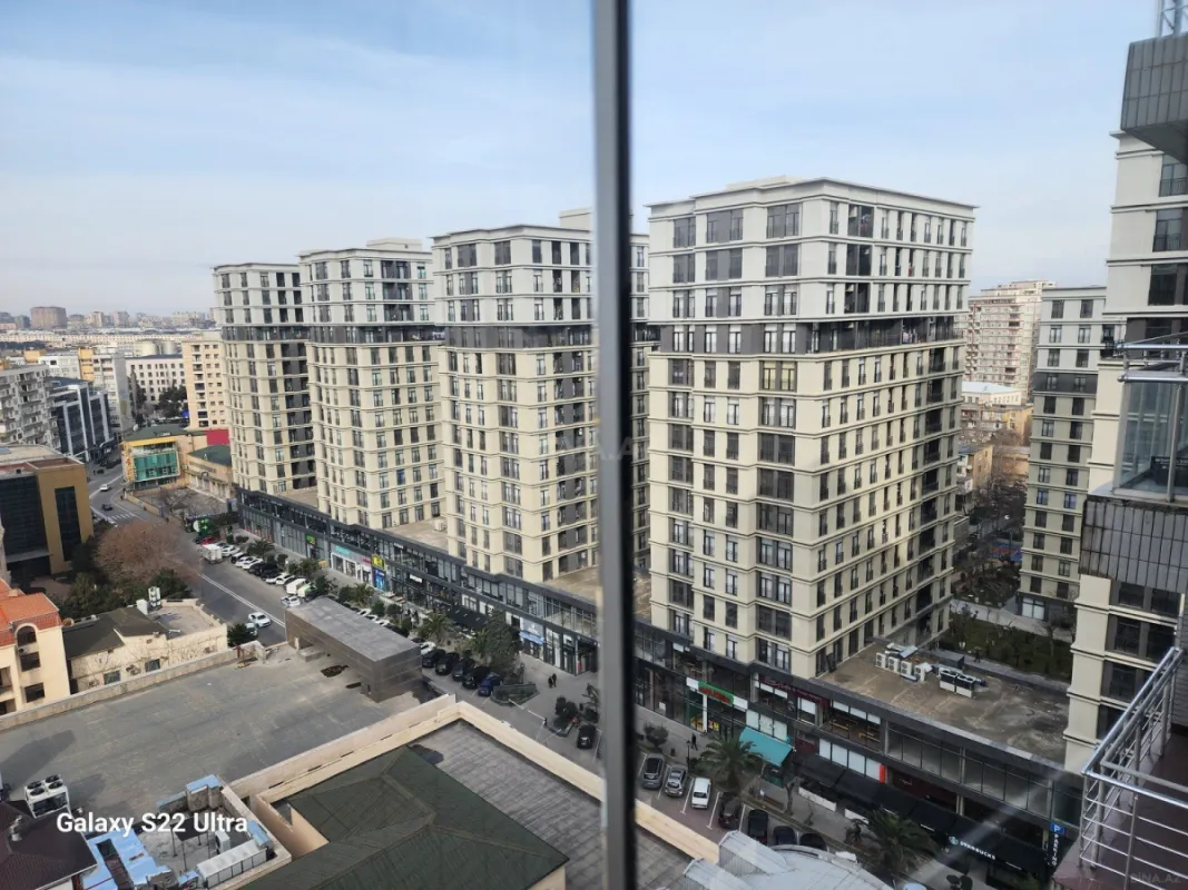 Satılır 4 otaqlı mənzil 240 m²