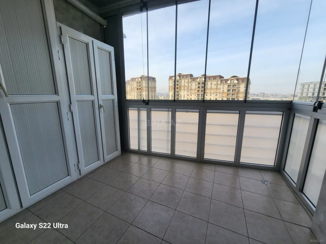 Satılır 4 otaqlı mənzil 240 m²