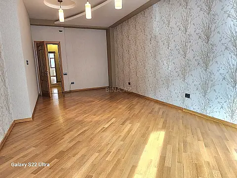 Satılır 4 otaqlı mənzil 240 m²