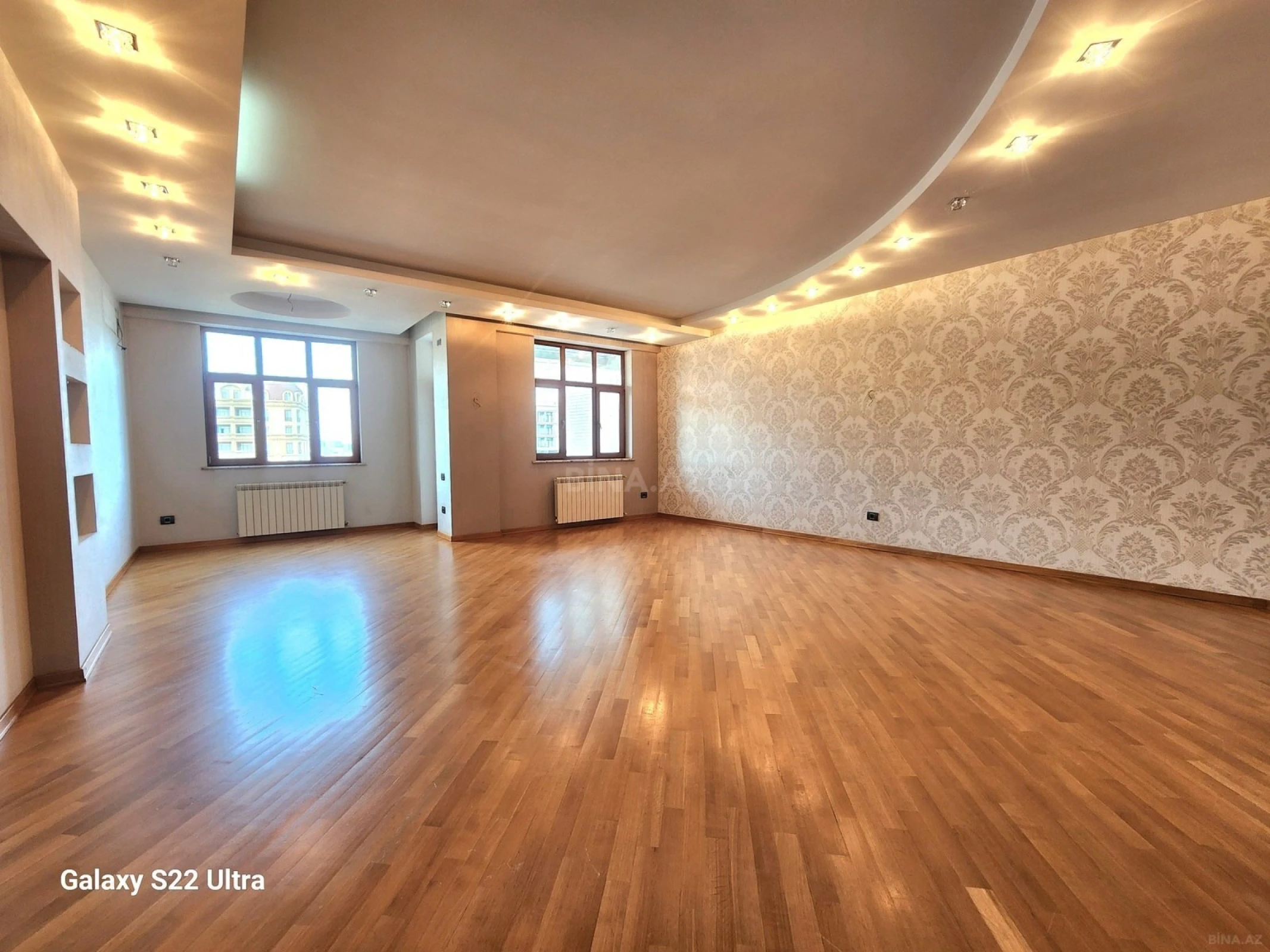 Satılır 4 otaqlı mənzil 240 m²