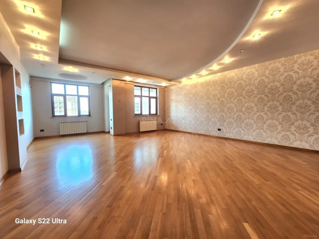Satılır 4 otaqlı mənzil 240 m²