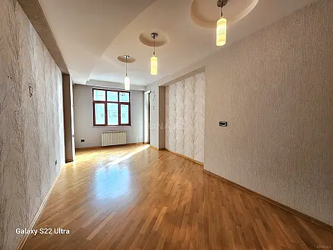 Satılır 4 otaqlı mənzil 240 m²