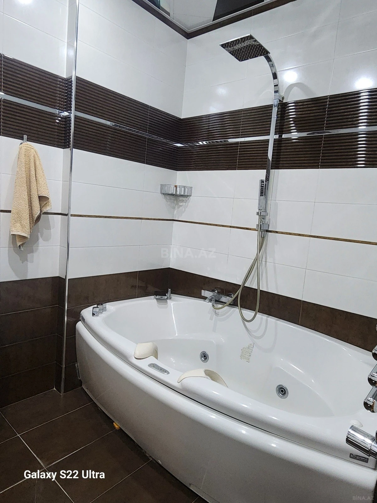 Satılır 4 otaqlı mənzil 240 m²