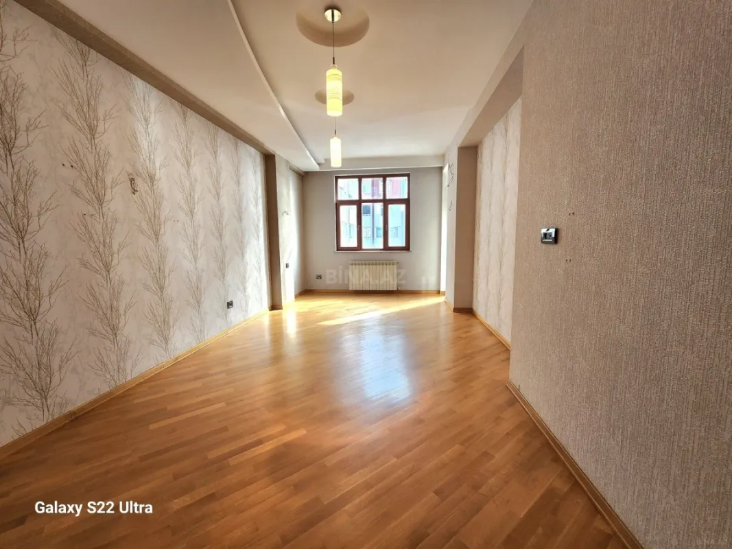 Satılır 4 otaqlı mənzil 240 m²