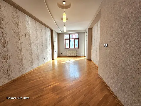 Satılır 4 otaqlı mənzil 240 m²
