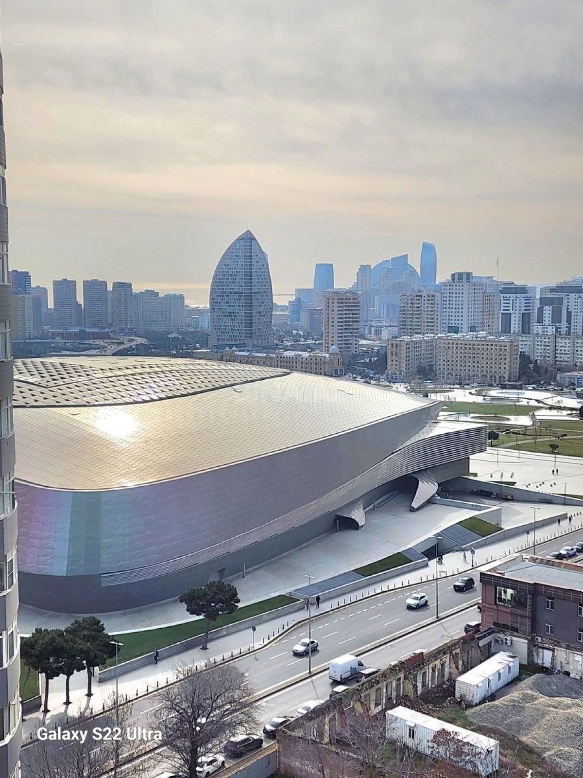 Satılır 4 otaqlı mənzil 240 m²