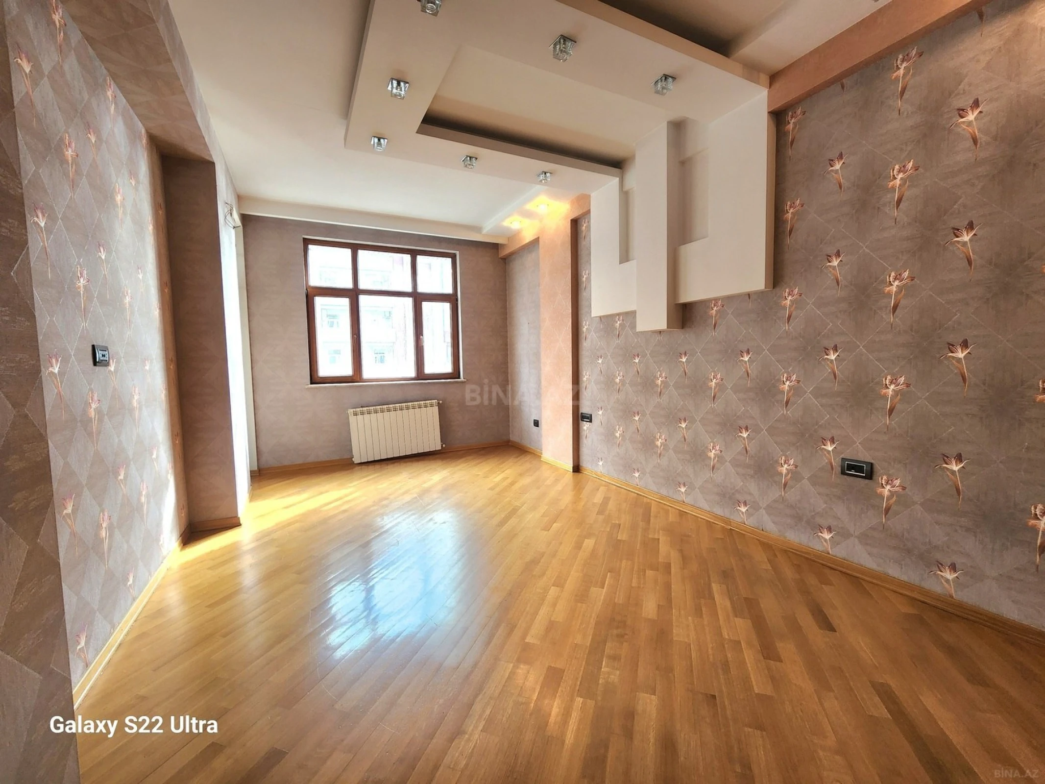 Satılır 4 otaqlı mənzil 240 m²