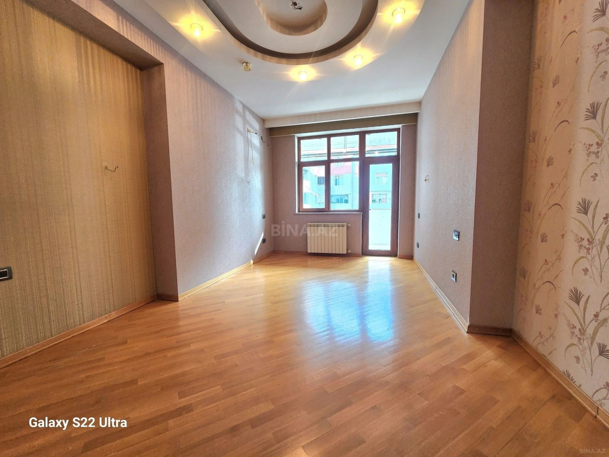 Satılır 4 otaqlı mənzil 240 m²