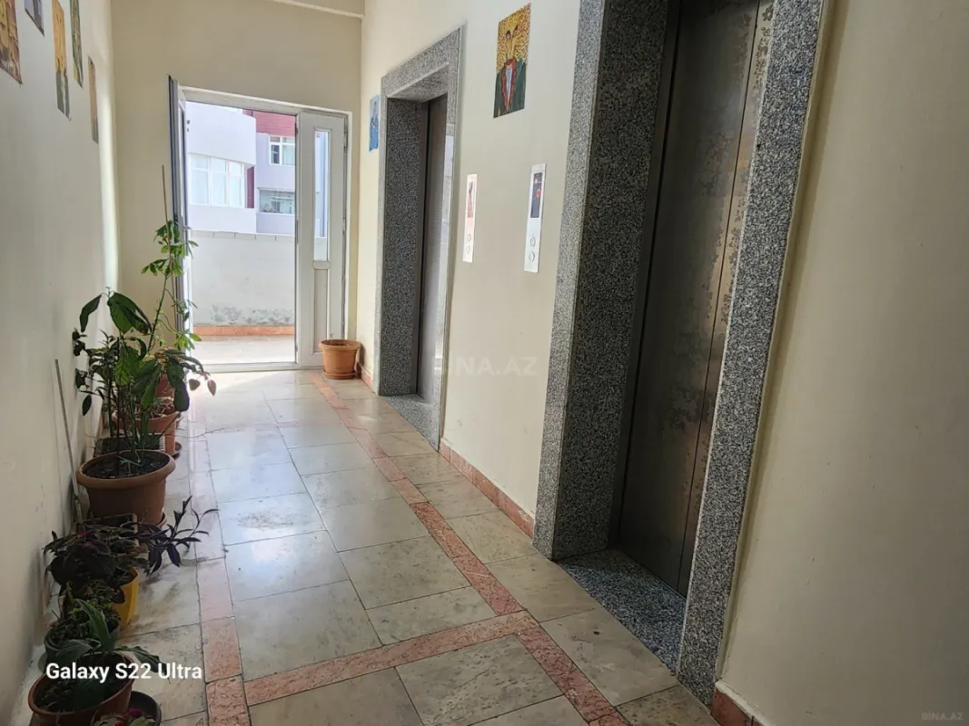 Satılır 4 otaqlı mənzil 240 m²