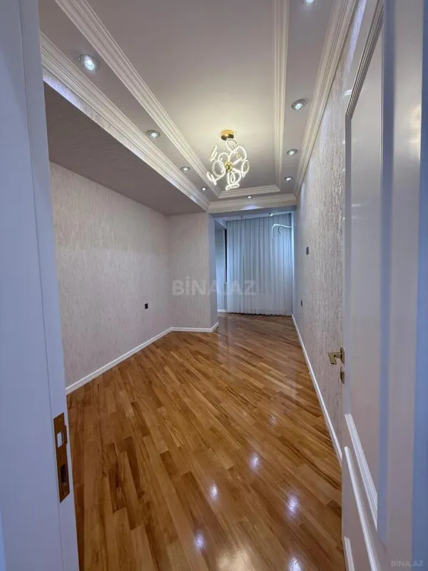 Satılır 3 otaqlı mənzil 142 m²