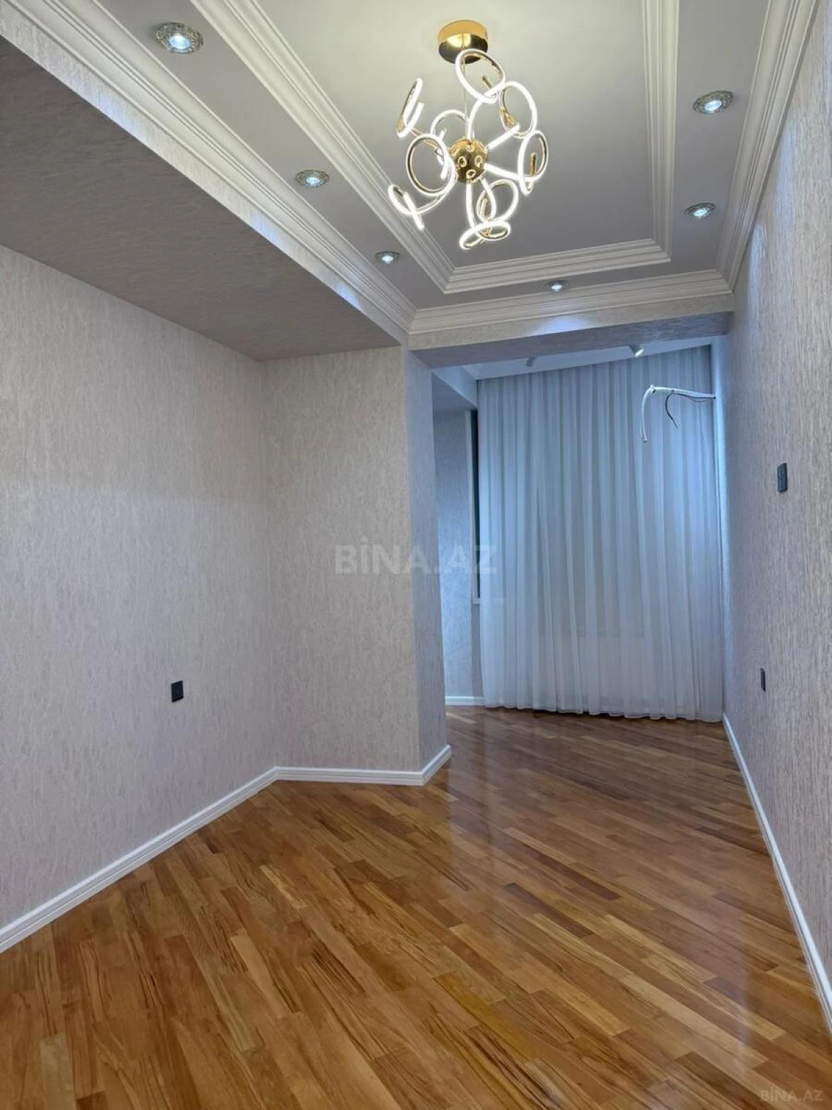 Satılır 3 otaqlı mənzil 142 m²
